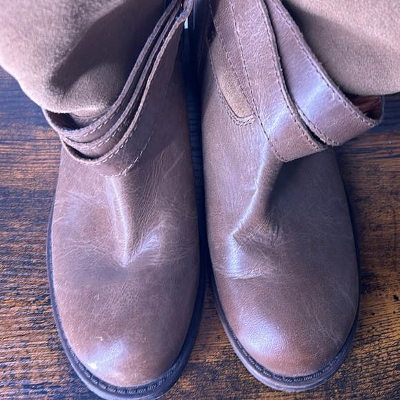 Lucky Brand Declann Fur Lined Slip-on Ankle
Bootie Size 8 1/2 - Picture 3 of 6